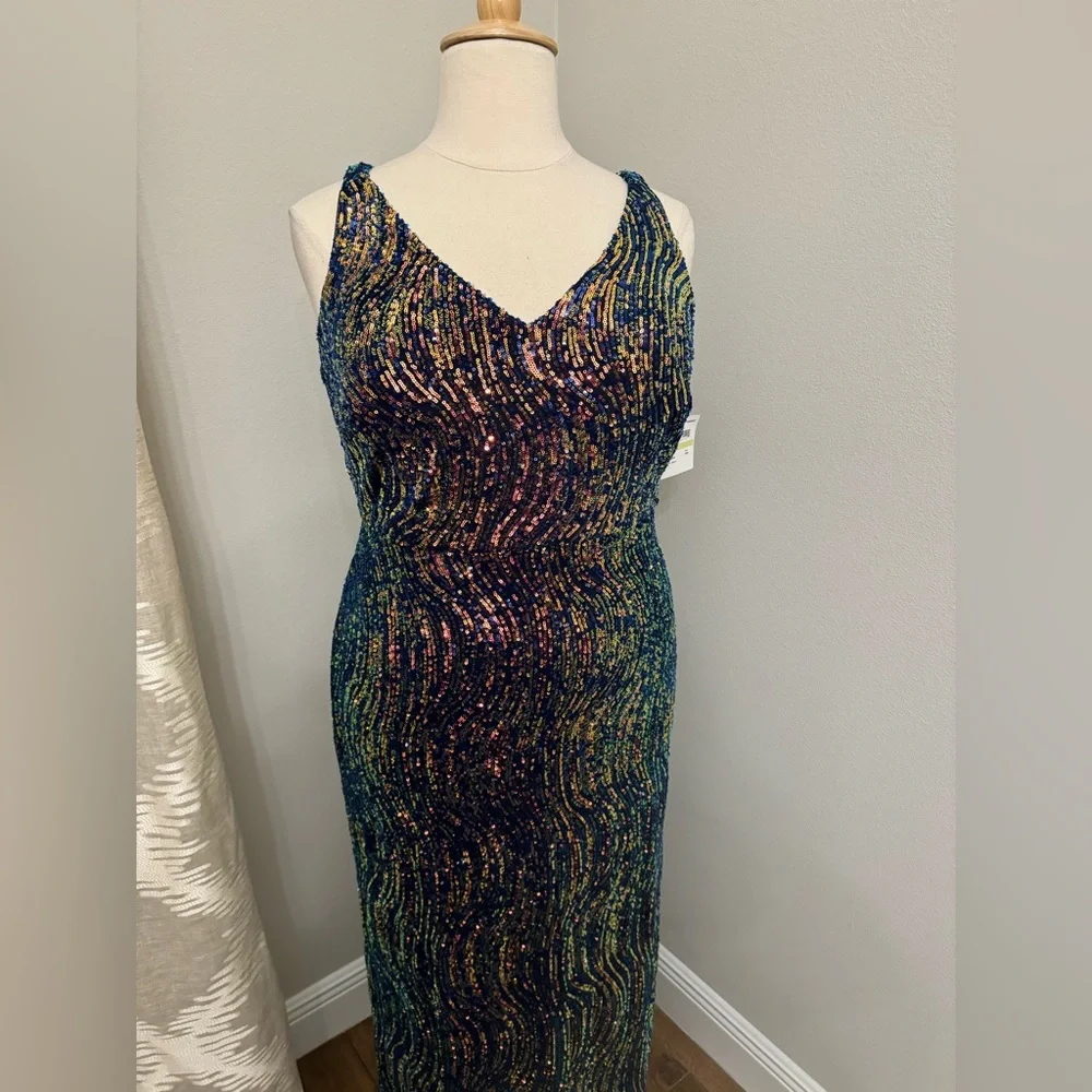 Plus Sequin Dress 🩷 - Picture 5 of 12